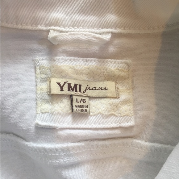 🌼 3/$25 Distressed white denim jacket - Picture 2 of 4